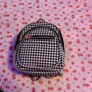 A checkered underonesky backpack.  .  3 pockets. Small size but fits a lot. (: